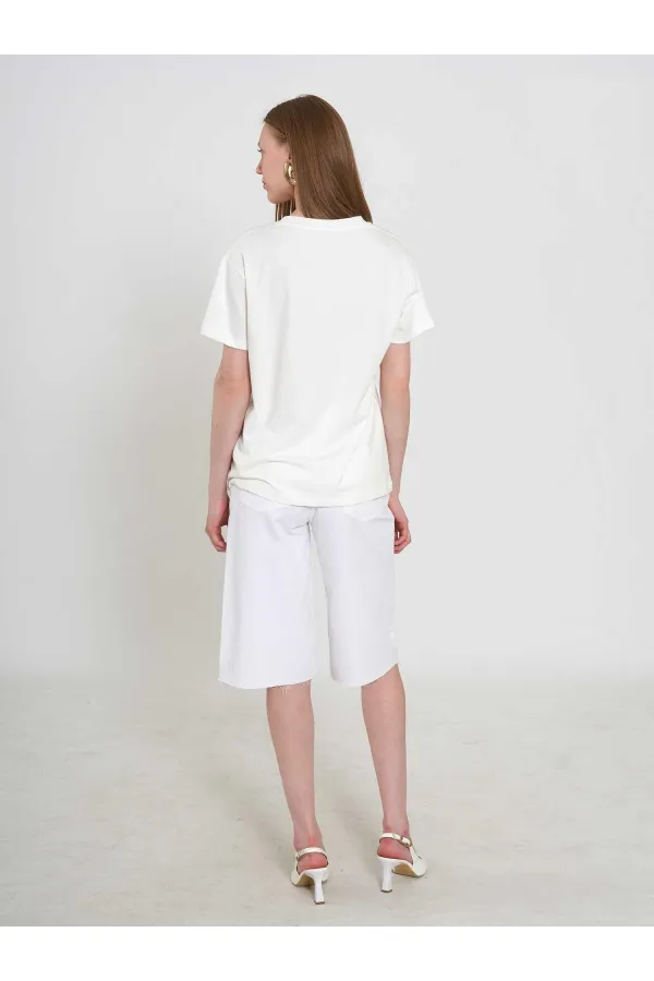 050737 T128 V Yaka Çiçek İşlemeli Örme T-Shirt