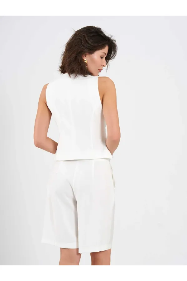 120745 Beş Düğmeli Orta Boy Yelek