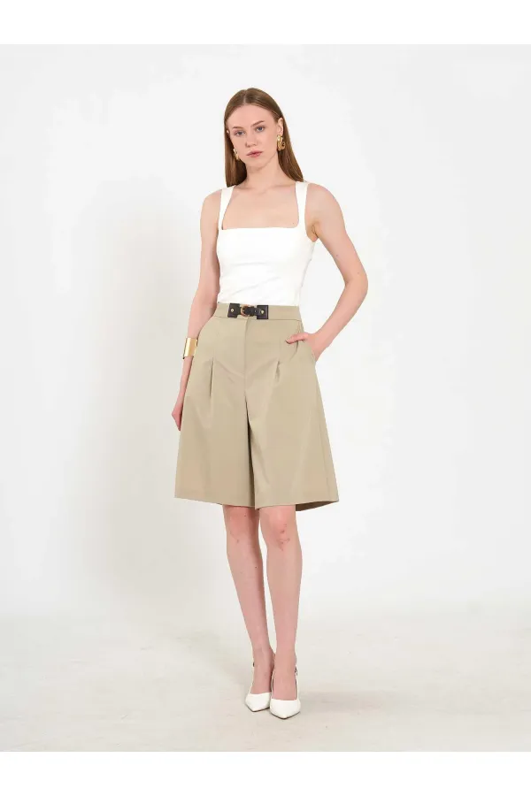 010880 Stella Bermuda Shorts with Buckle