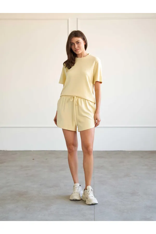 010882 Short mini en maille à taille élastique