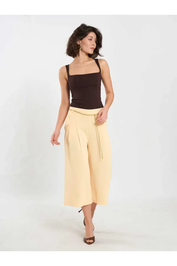 010872 Chain Belt Bermuda Shorts