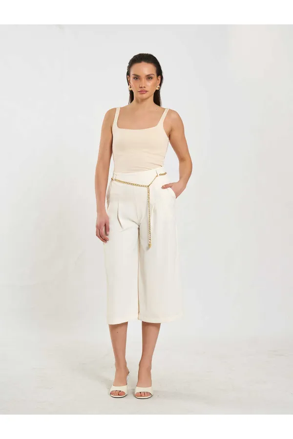 010872 Bermuda à ceinture à chaîne