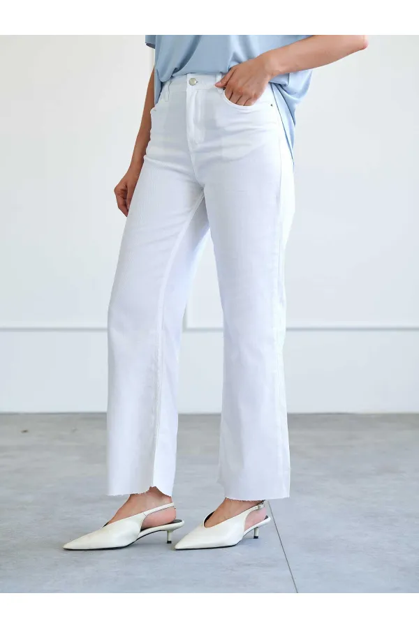 031666 Düz Paça Orta Bel Jeans