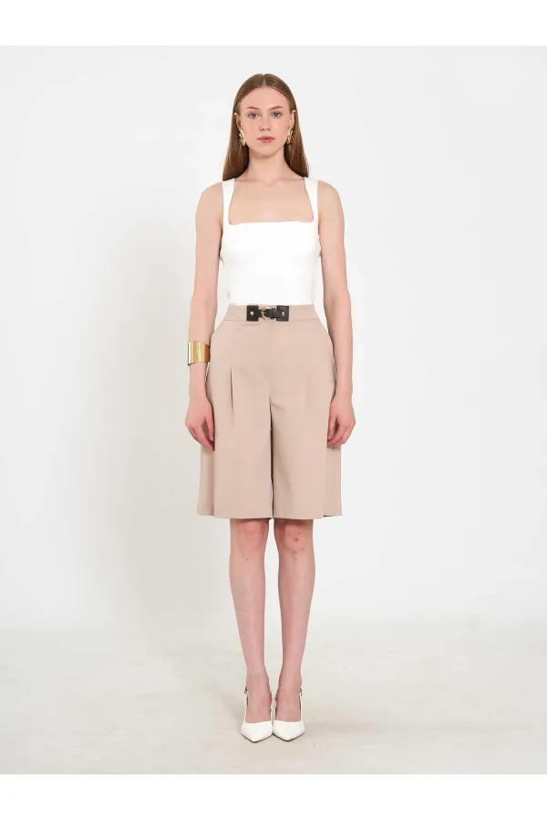 010880 Stella Bermuda Shorts with Buckle