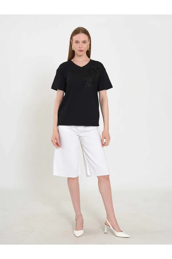 050737 T128 V-Neck Floral Embroidered Knitted T-Shirt