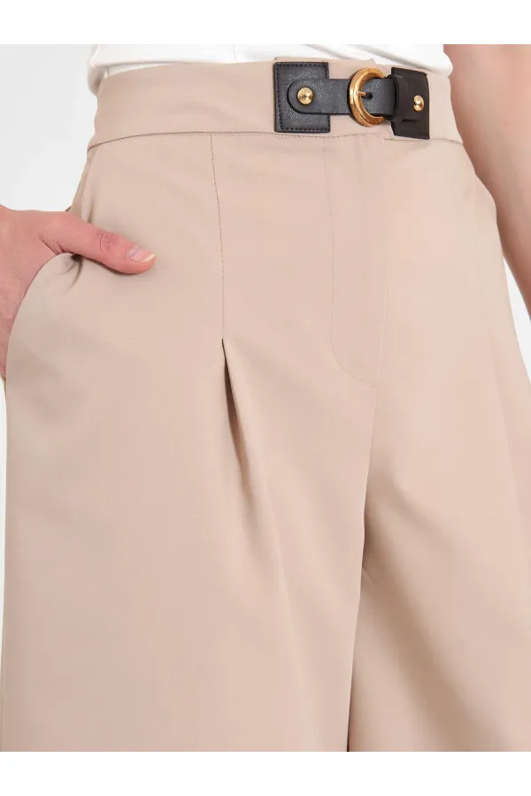 010880 Stella Bermuda Shorts with Buckle