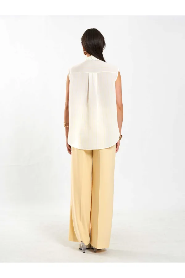 080804 Sleeveless Shirt with Flared Pattern