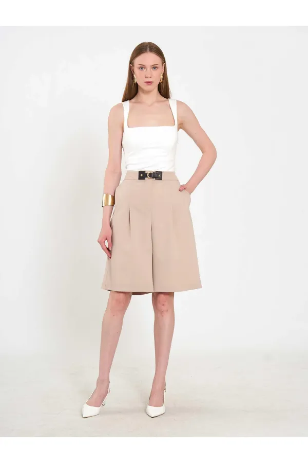 010880 Stella Bermuda Shorts with Buckle