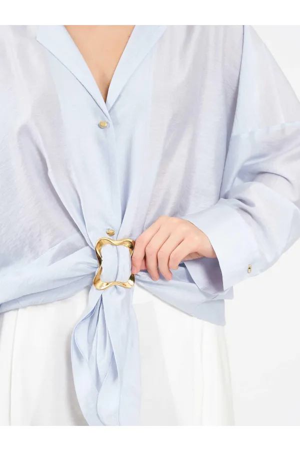 Chemise 080814 avec détail de boucle