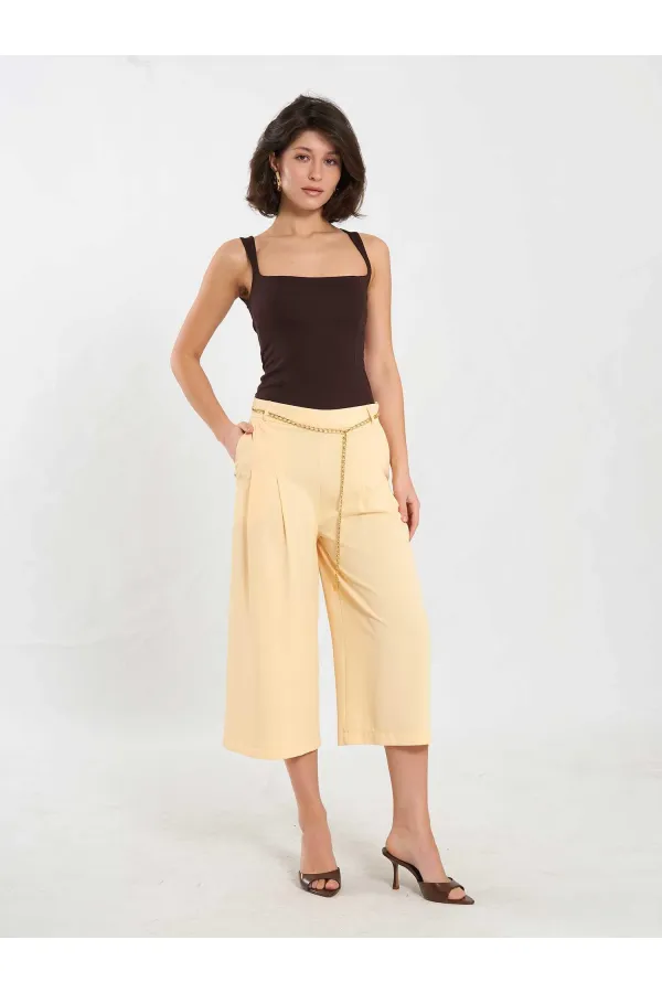 010872 Chain Belt Bermuda Shorts