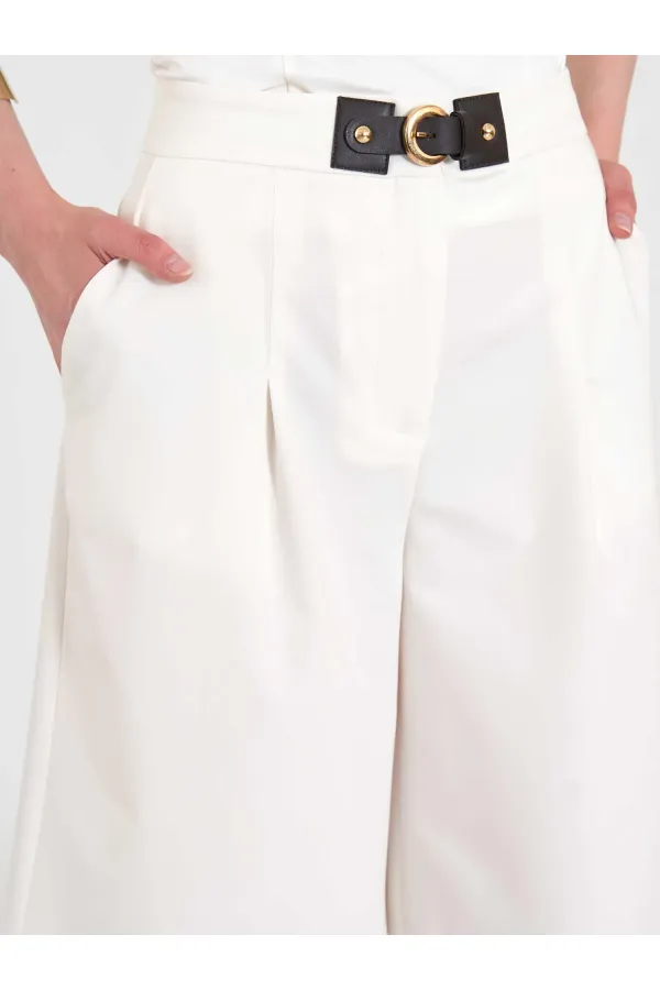 010880 Stella Bermuda Shorts with Buckle