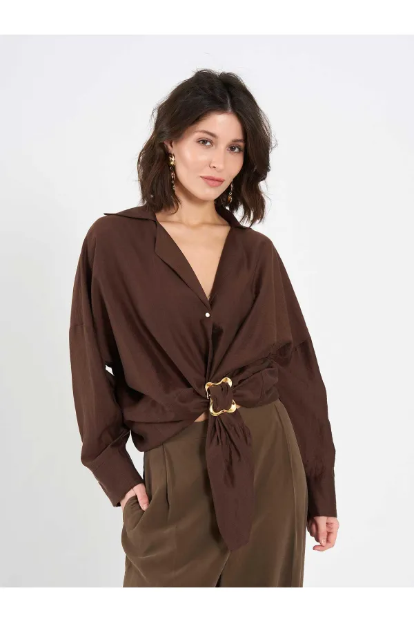 Chemise 080814 avec détail de boucle