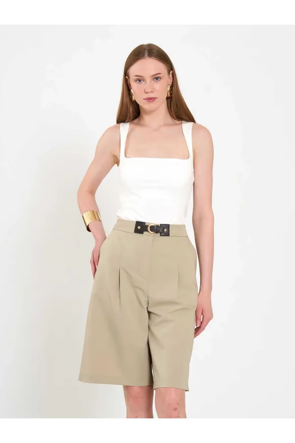 010880 Stella Bermuda Shorts with Buckle