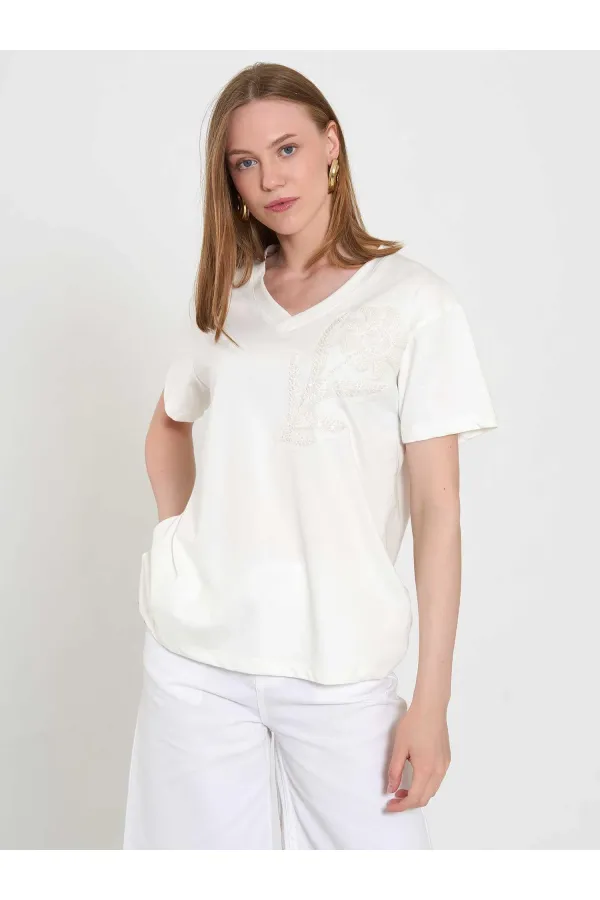 050737 T128 V Yaka Çiçek İşlemeli Örme T-Shirt