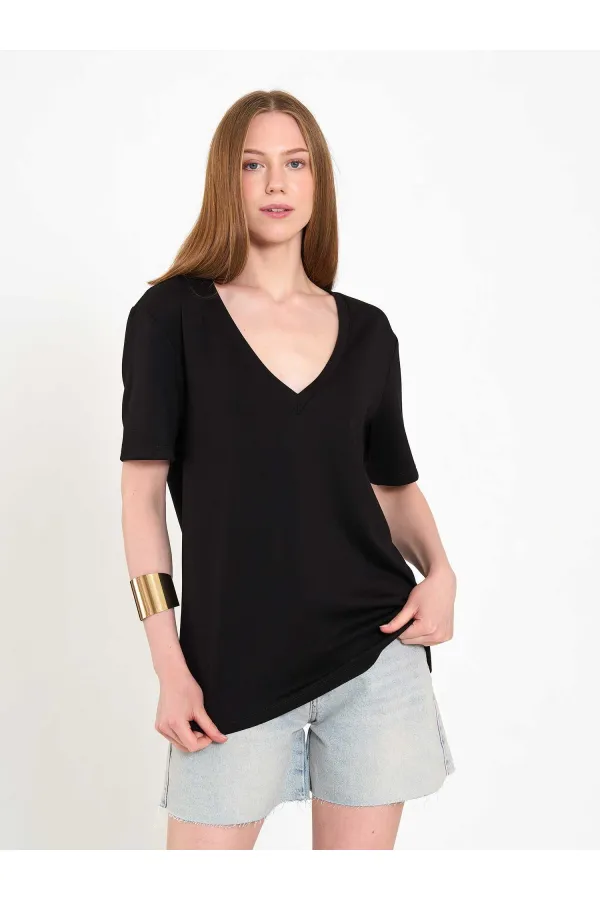 050736 V-Neck Knitted T-Shirt