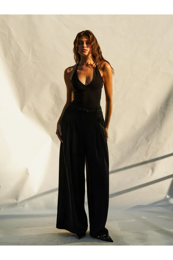 060333 Sırtı Çapraz Askılı Örme Bodysuit