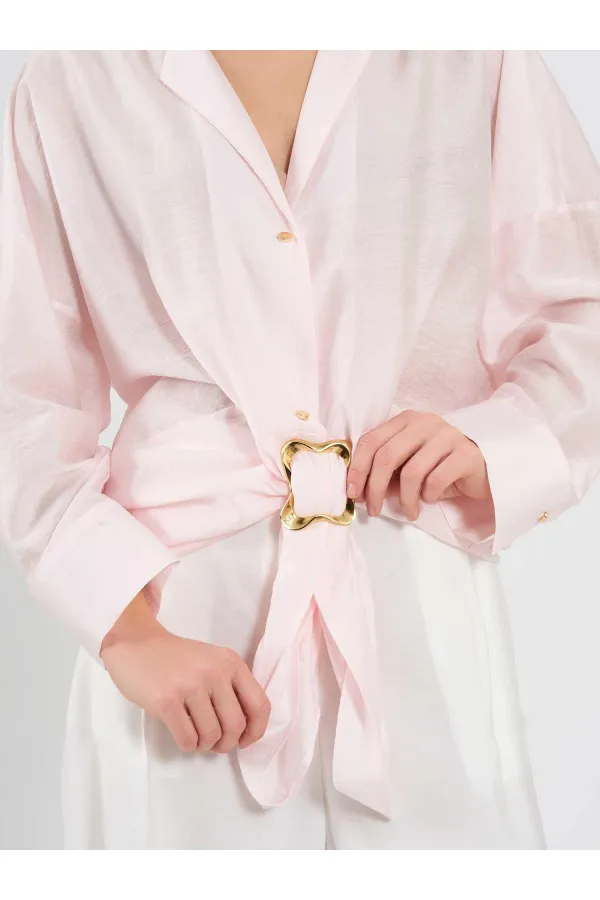 Chemise 080814 avec détail de boucle