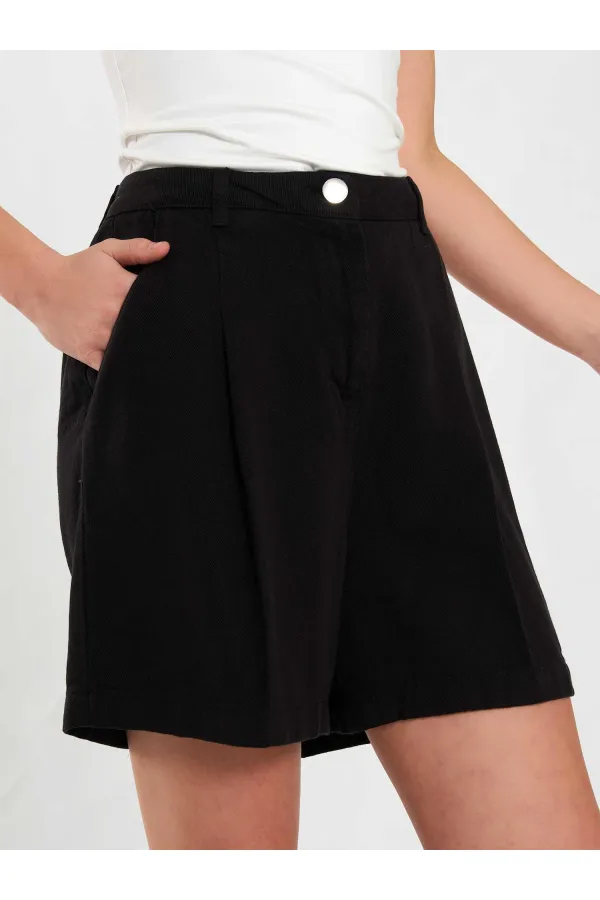 010875 Single Pleated Shorts