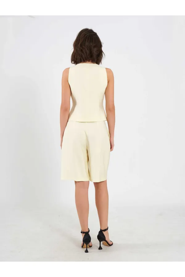 120745 Beş Düğmeli Orta Boy Yelek