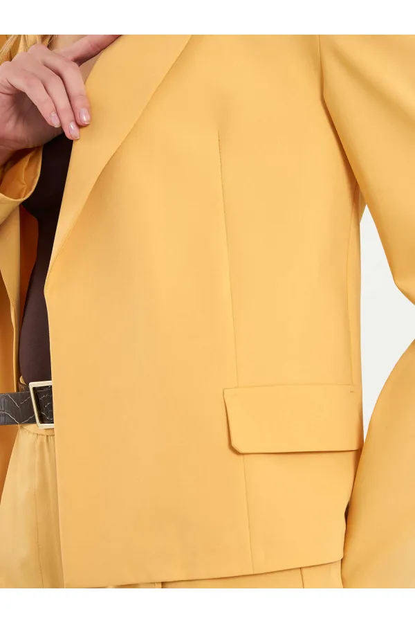 131044 Wide Shoulder Oversize Jacket