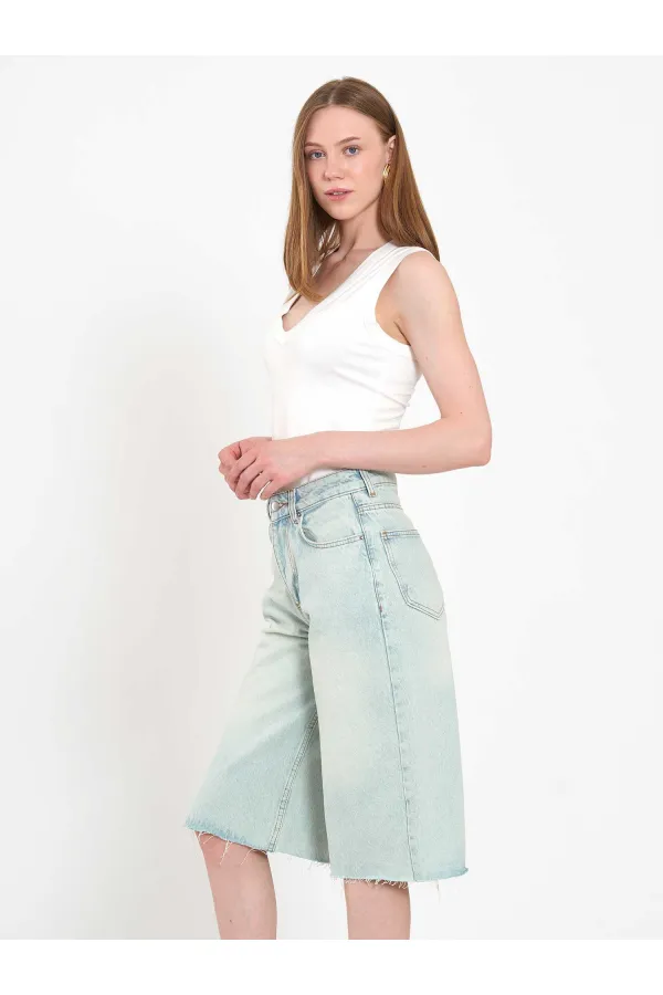 010878 Relaxed Fit Bermuda Denim Shorts