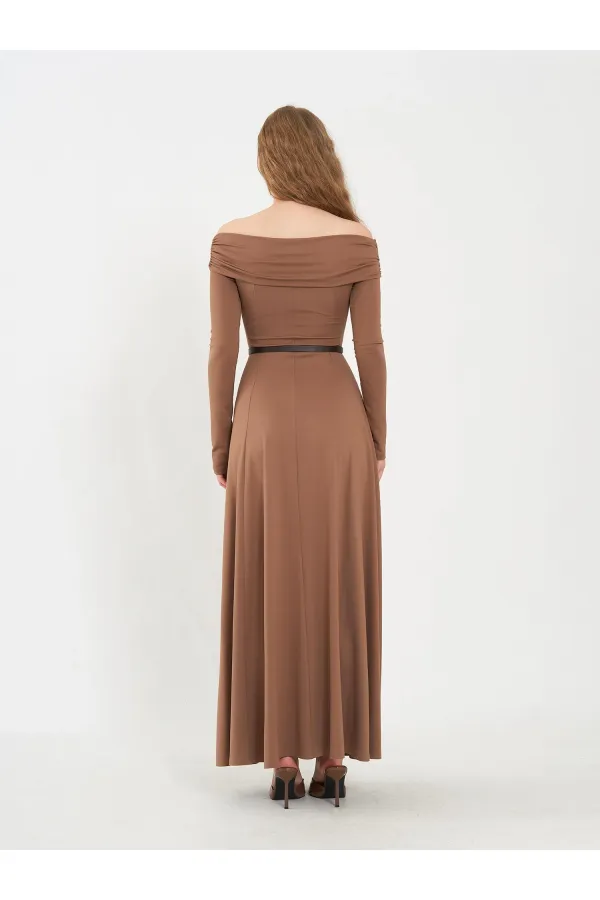 111690 Düşük Omuzlu Drapeli Elbise