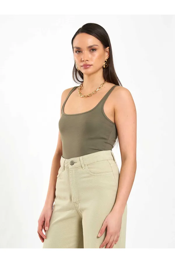 060332 U-Neck Slim Collar Tank Top