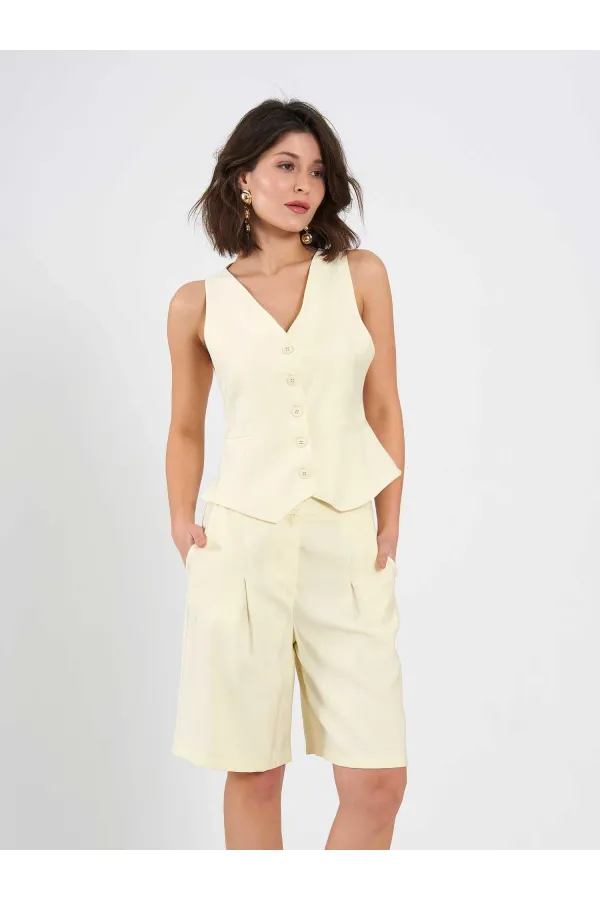 120745 Beş Düğmeli Orta Boy Yelek