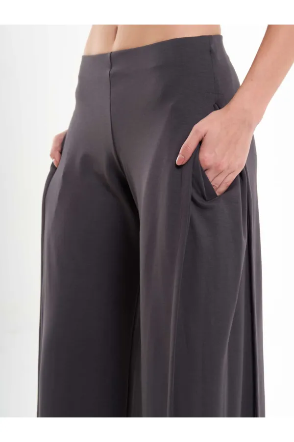 Pantalon à jambes larges avec plis latéraux 031595
