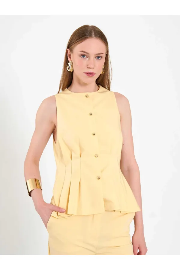 120746 Stella Waist-Fitted Vest