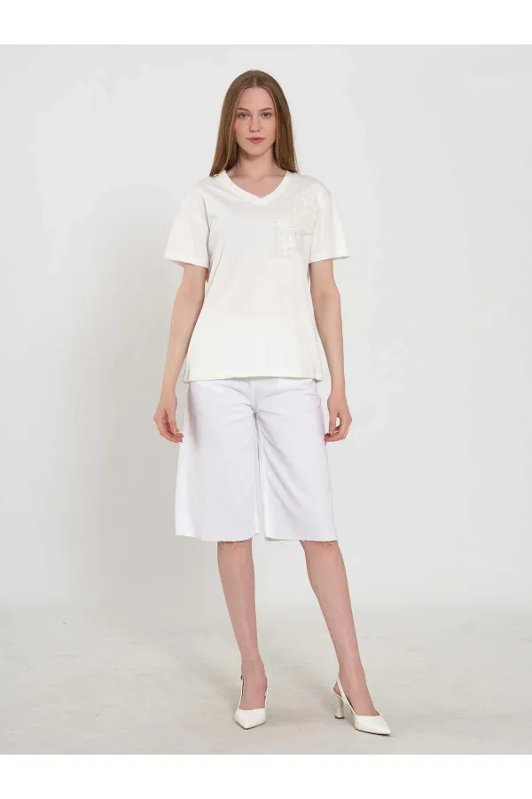 050737 T128 V Yaka Çiçek İşlemeli Örme T-Shirt