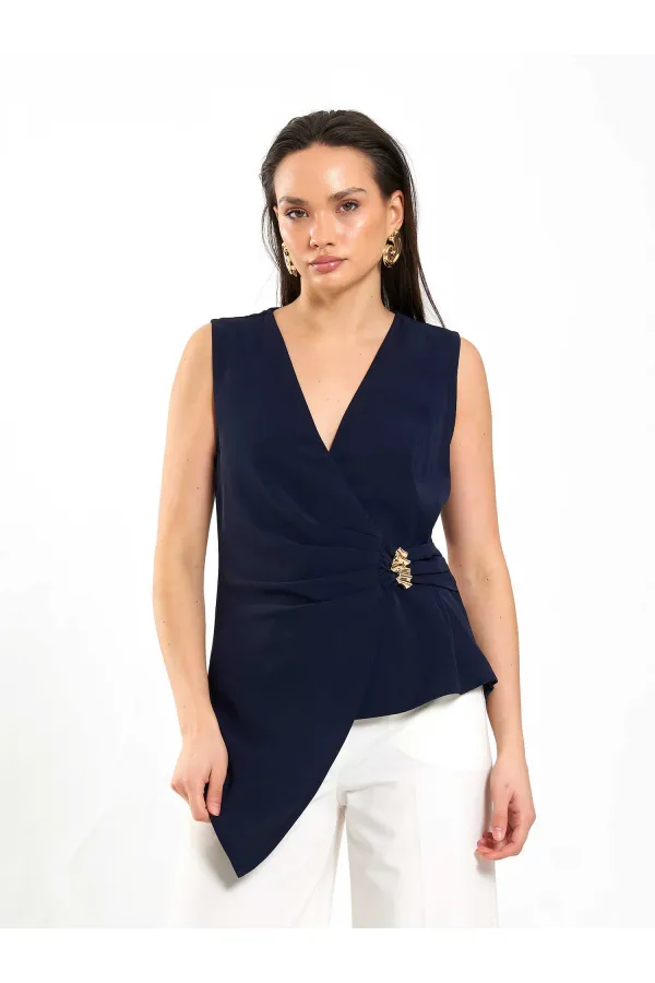 071892 Chemisier asymétrique à col en V et boucle