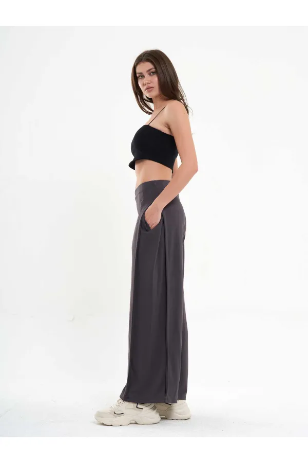 Pantalon à jambes larges avec plis latéraux 031595