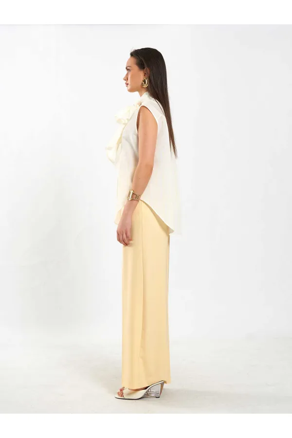 080804 Sleeveless Shirt with Flared Pattern