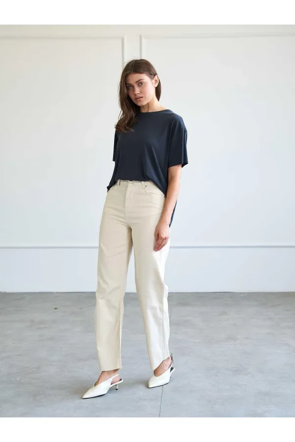 031666 Düz Paça Orta Bel Jeans