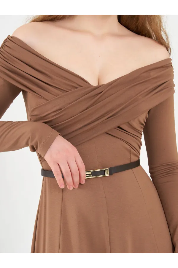 111690 Düşük Omuzlu Drapeli Elbise