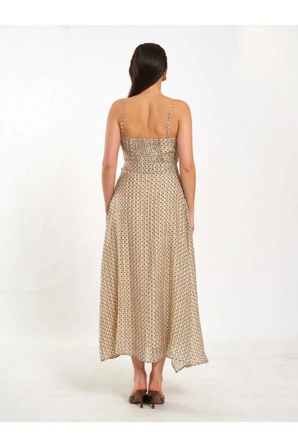 Robe 111710 avec détails en dentelle au col et fente