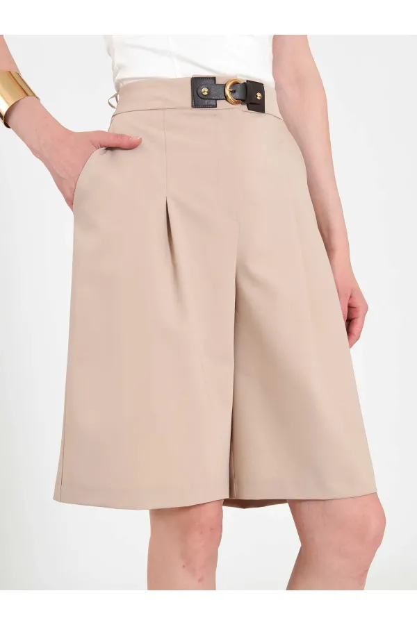 010880 Stella Bermuda Shorts with Buckle