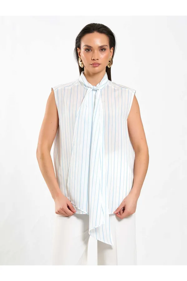 080804 Sleeveless Shirt with Flared Pattern