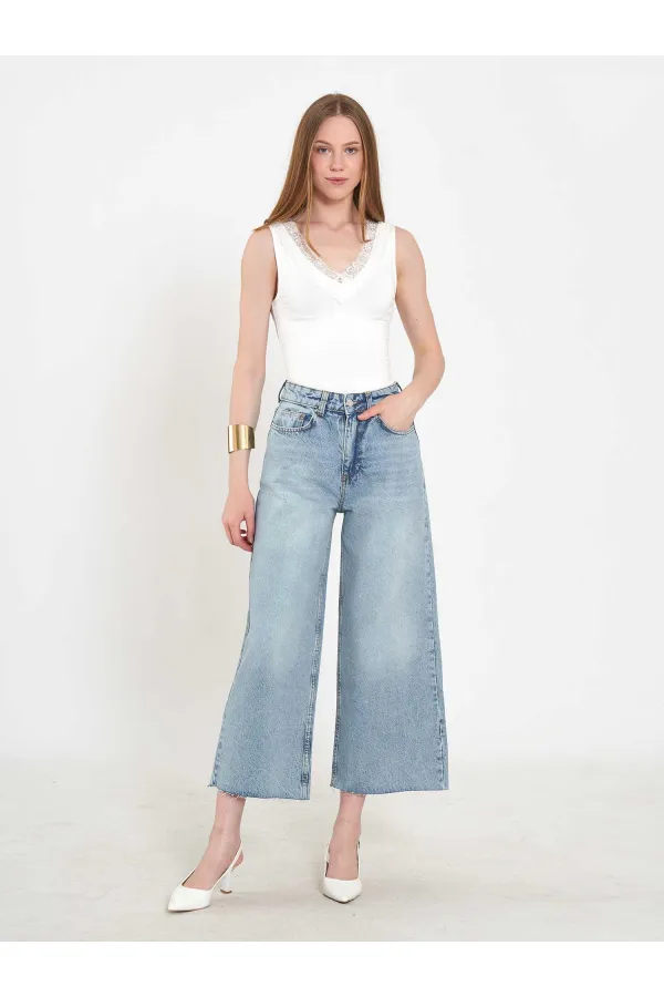 031667 Wide Leg Bermuda Shorts