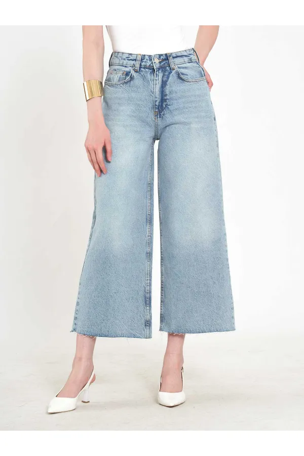 031667 Wide Leg Bermuda Shorts