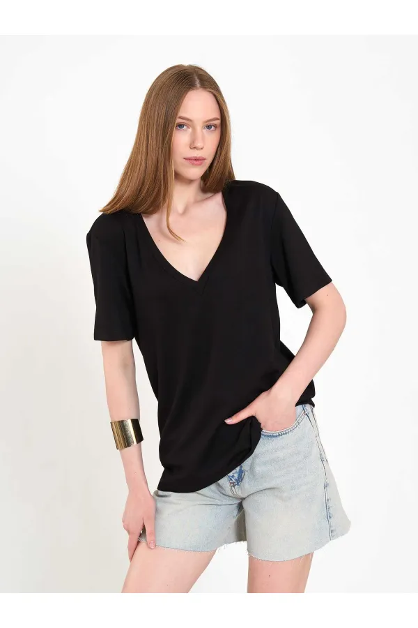 050736 V-Neck Knitted T-Shirt