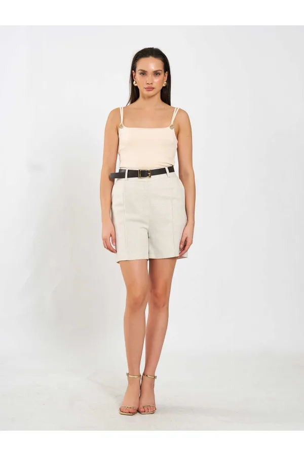 010860 Pileli Kemerli Şort