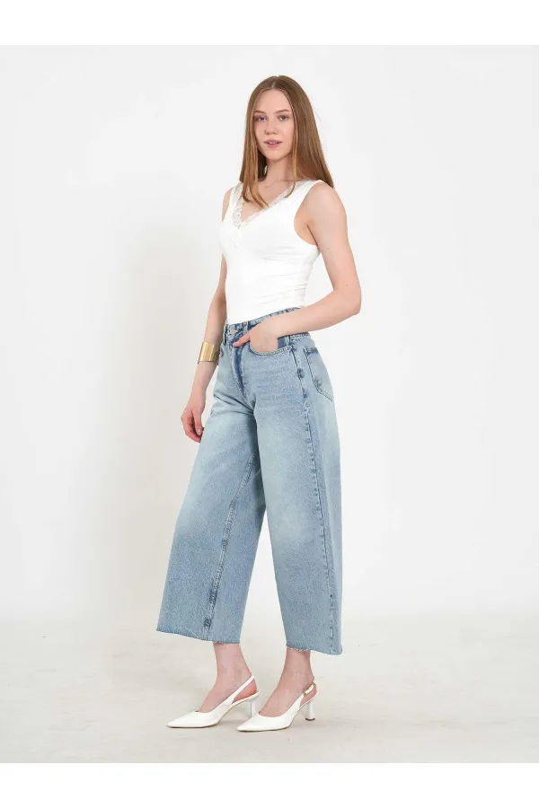 031667 Wide Leg Bermuda Shorts