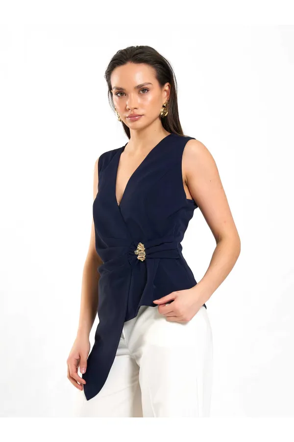 071892 Chemisier asymétrique à col en V et boucle