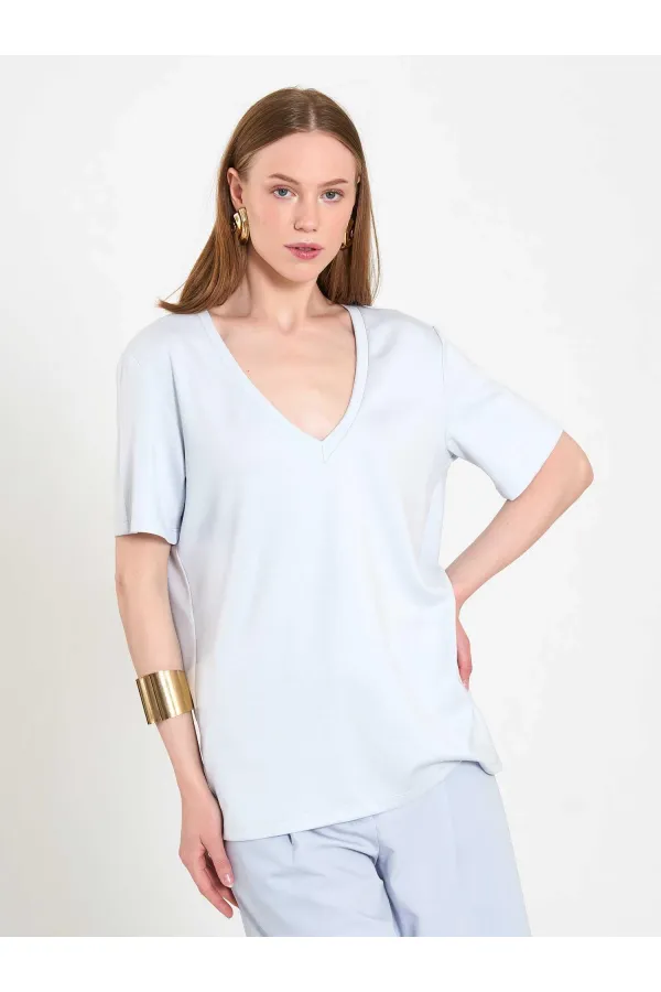 050736 V-Neck Knitted T-Shirt