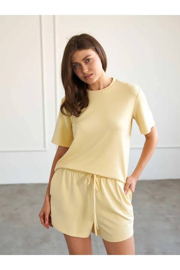 010882 Short mini en maille à taille élastique