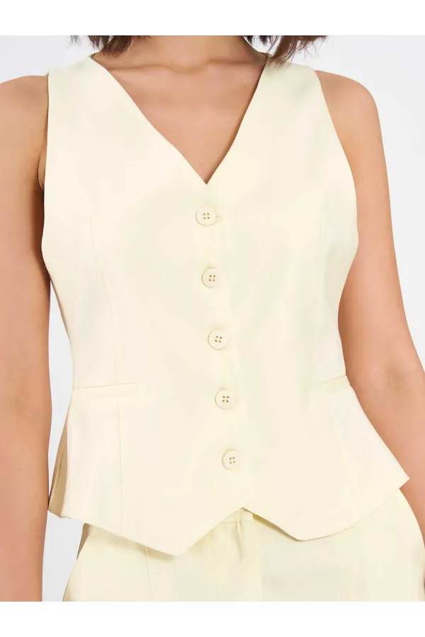 120745 Beş Düğmeli Orta Boy Yelek