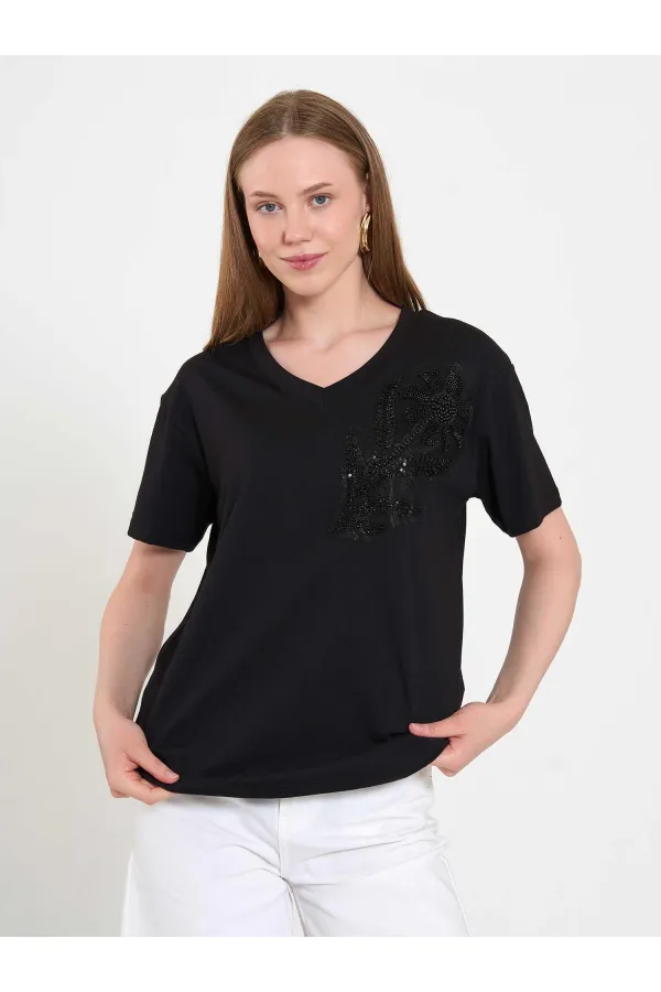 050737 T128 V-Neck Floral Embroidered Knitted T-Shirt