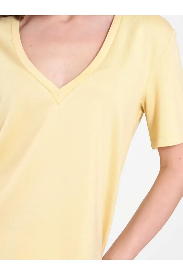 050736 V-Neck Knitted T-Shirt